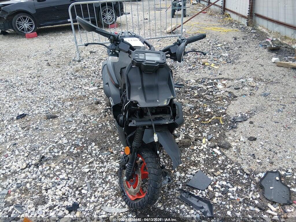 RKRSEH9Y0SA007358 2025 YAMAHA YW125 photo no. 5