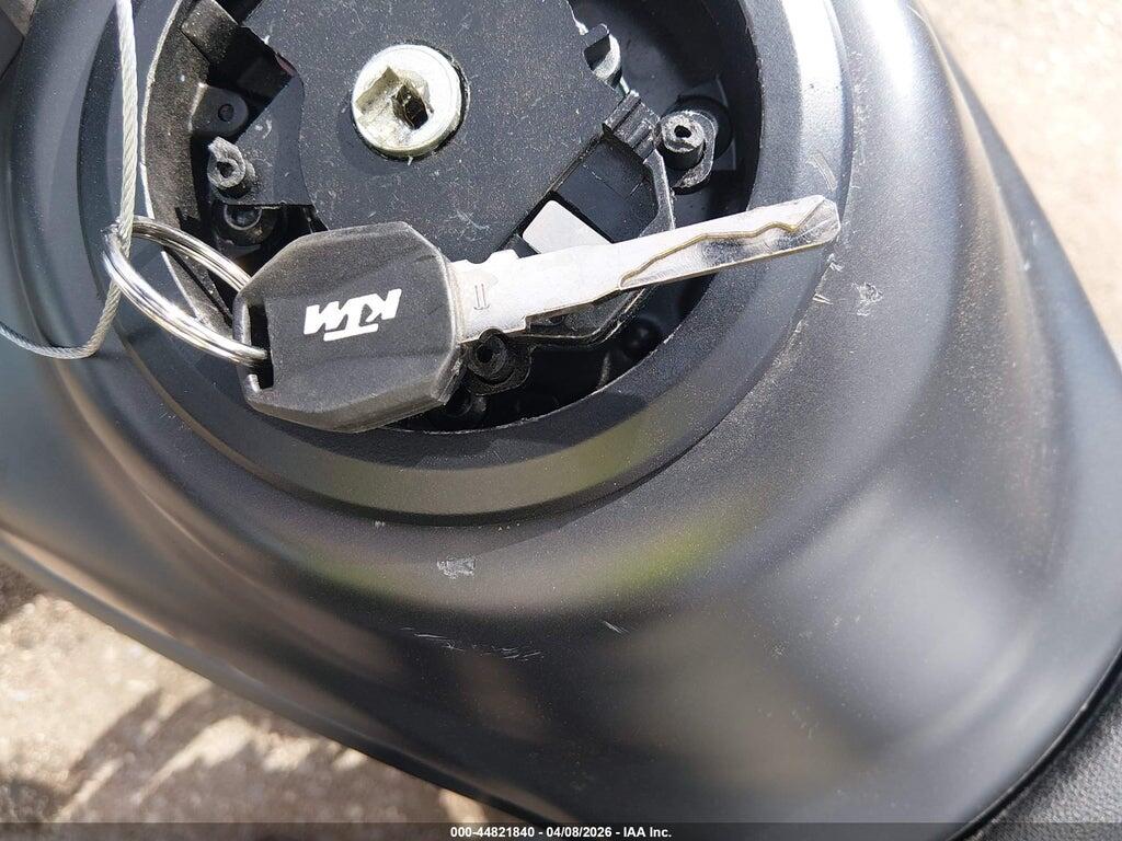 MD2J2J404TN206146 2026 KTM 690 photo no. 11