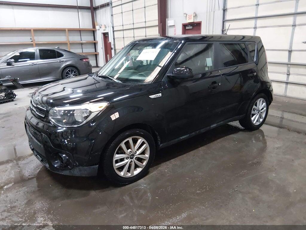 KNDJP3A57J7533760 2018 KIA SOUL photo no. 2