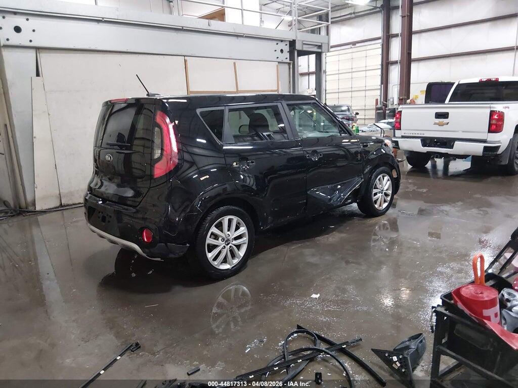 KNDJP3A57J7533760 2018 KIA SOUL photo no. 4