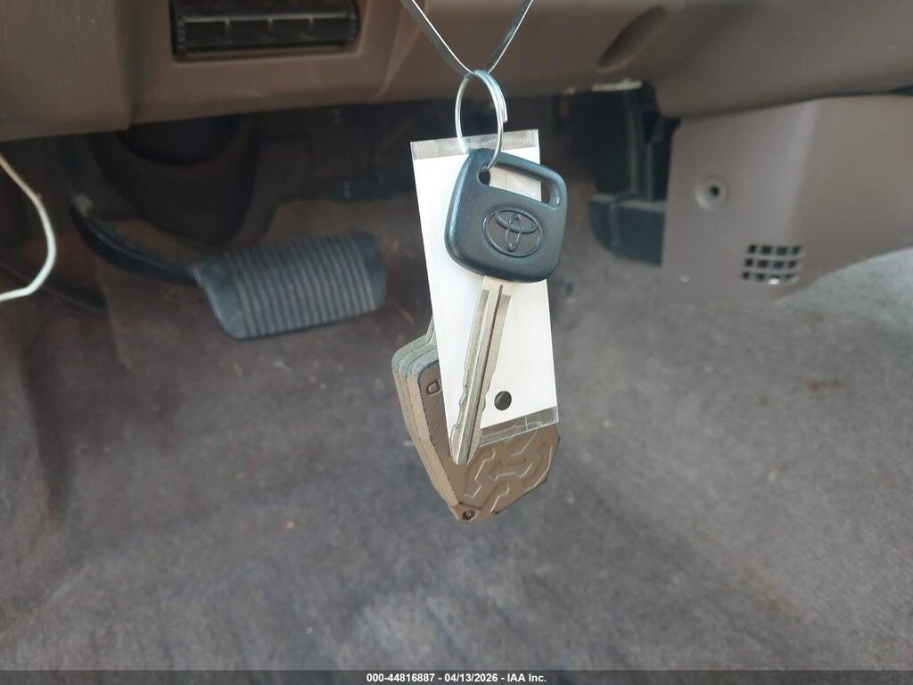 5TBBT44182S327927 2002 TOYOTA TUNDRA photo no. 11