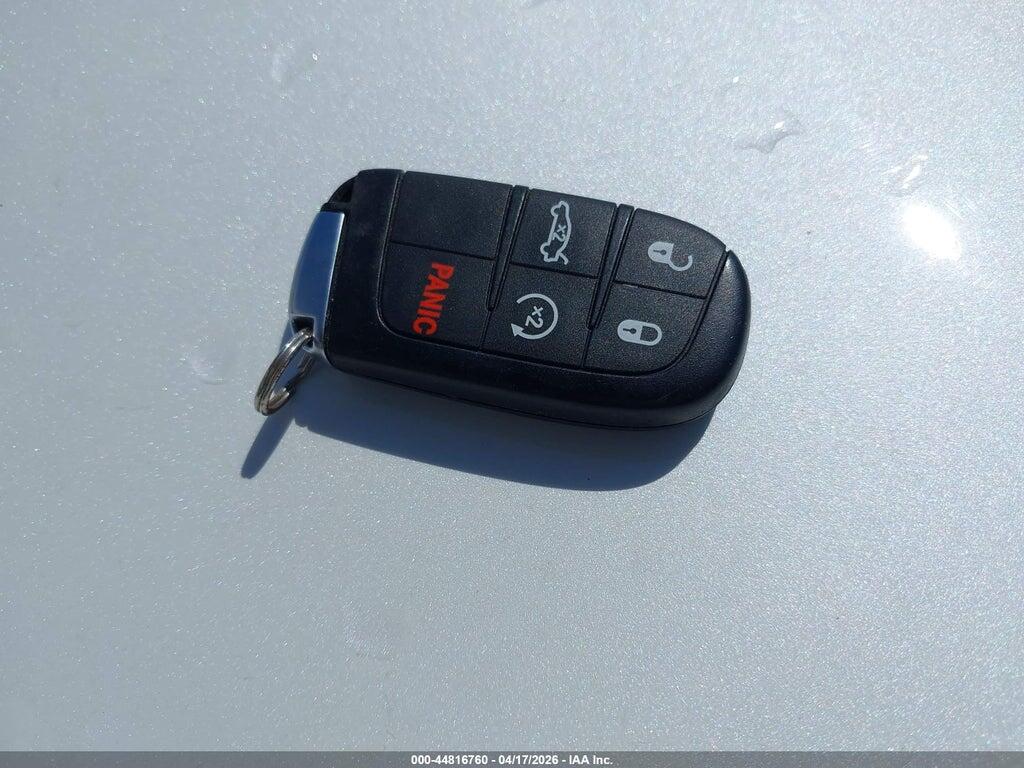 2C3CCASG8NH203925 2022 CHRYSLER 300 photo no. 11