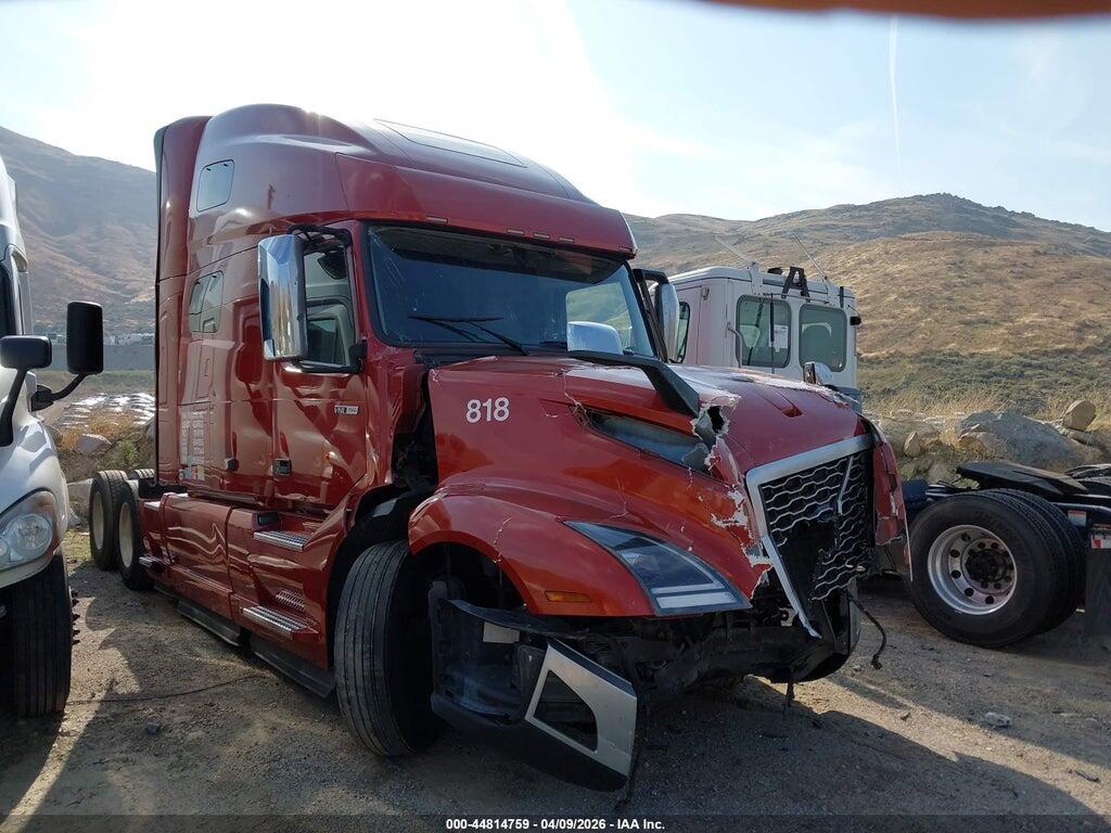 4V4NC9EH8LN228517 2020 VOLVO VNL photo no. 1