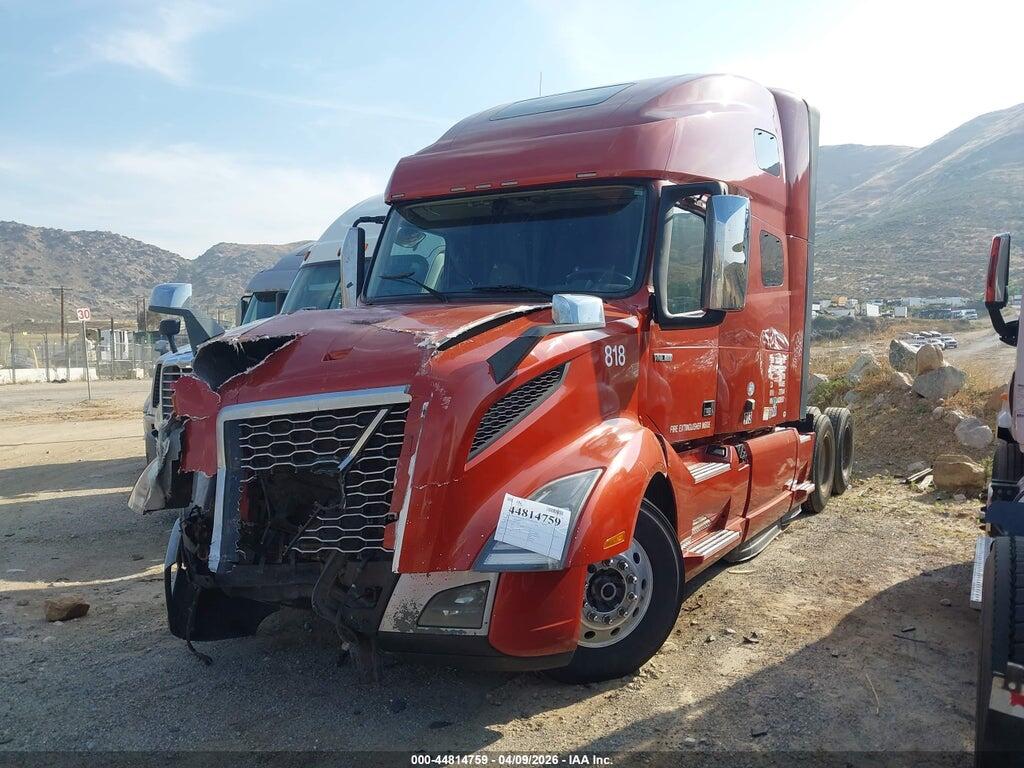 4V4NC9EH8LN228517 2020 VOLVO VNL photo no. 2