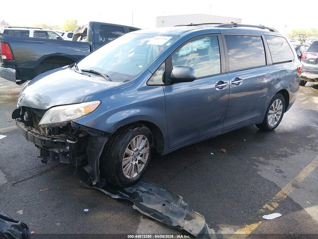 5TDDK3DC8FS122547 2015 TOYOTA SIENNA photo no. 2