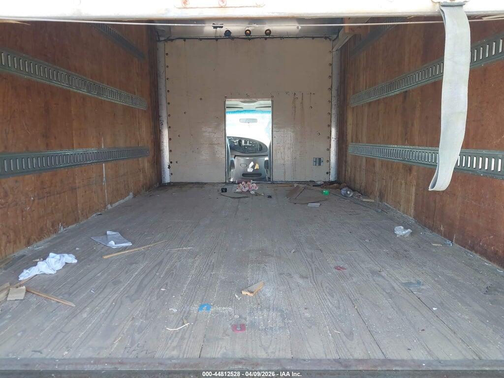 1FDWE35L31HA06728 2001 FORD E-350 CUTAWAY photo no. 2