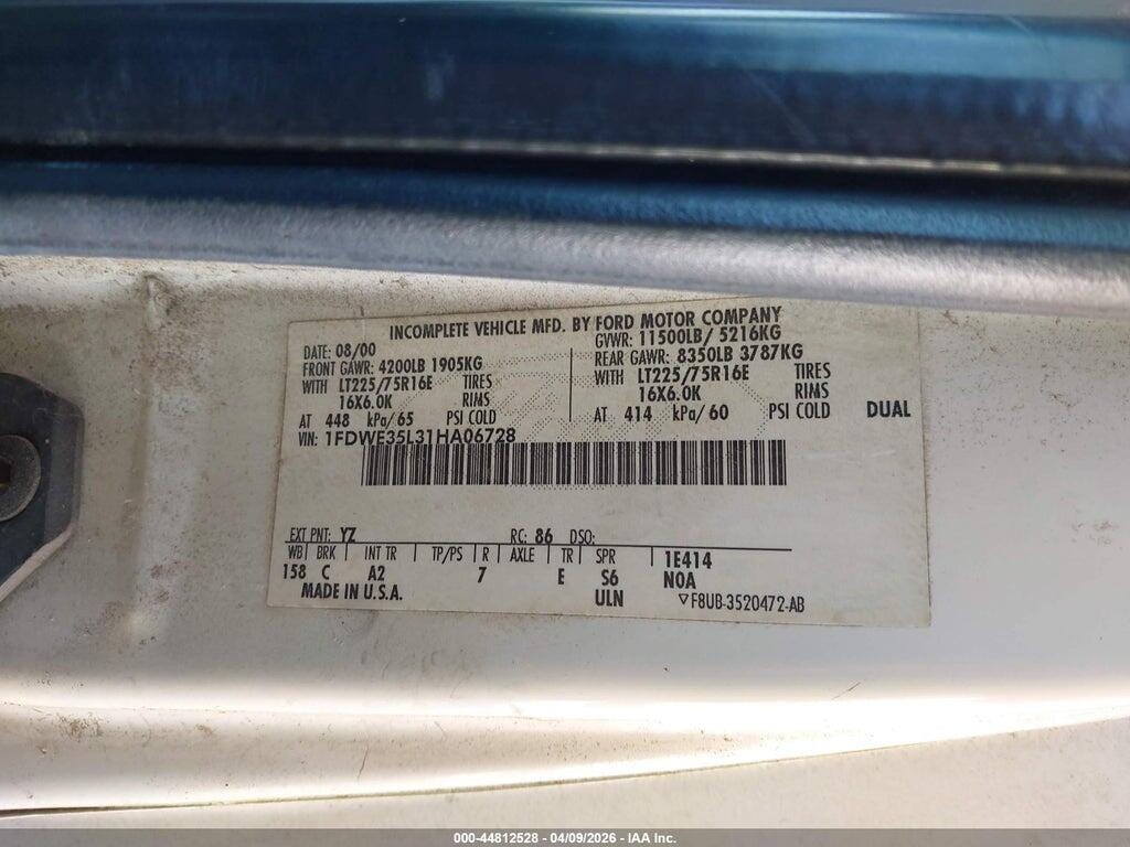 1FDWE35L31HA06728 2001 FORD E-350 CUTAWAY photo no. 4