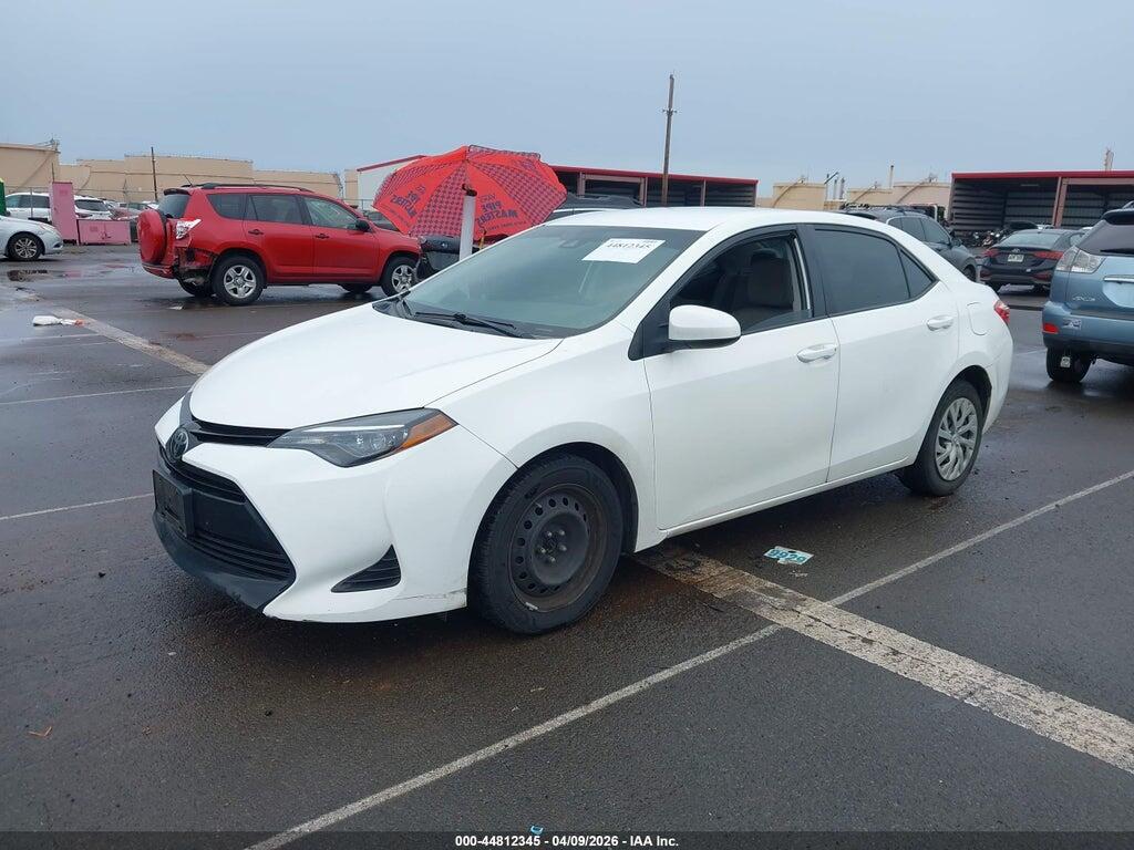 5YFBURHE4HP587810 2017 TOYOTA COROLLA photo no. 2