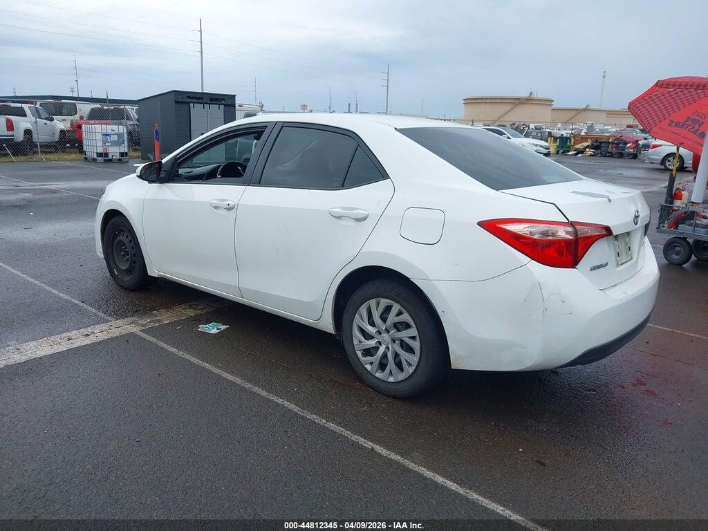 5YFBURHE4HP587810 2017 TOYOTA COROLLA photo no. 3