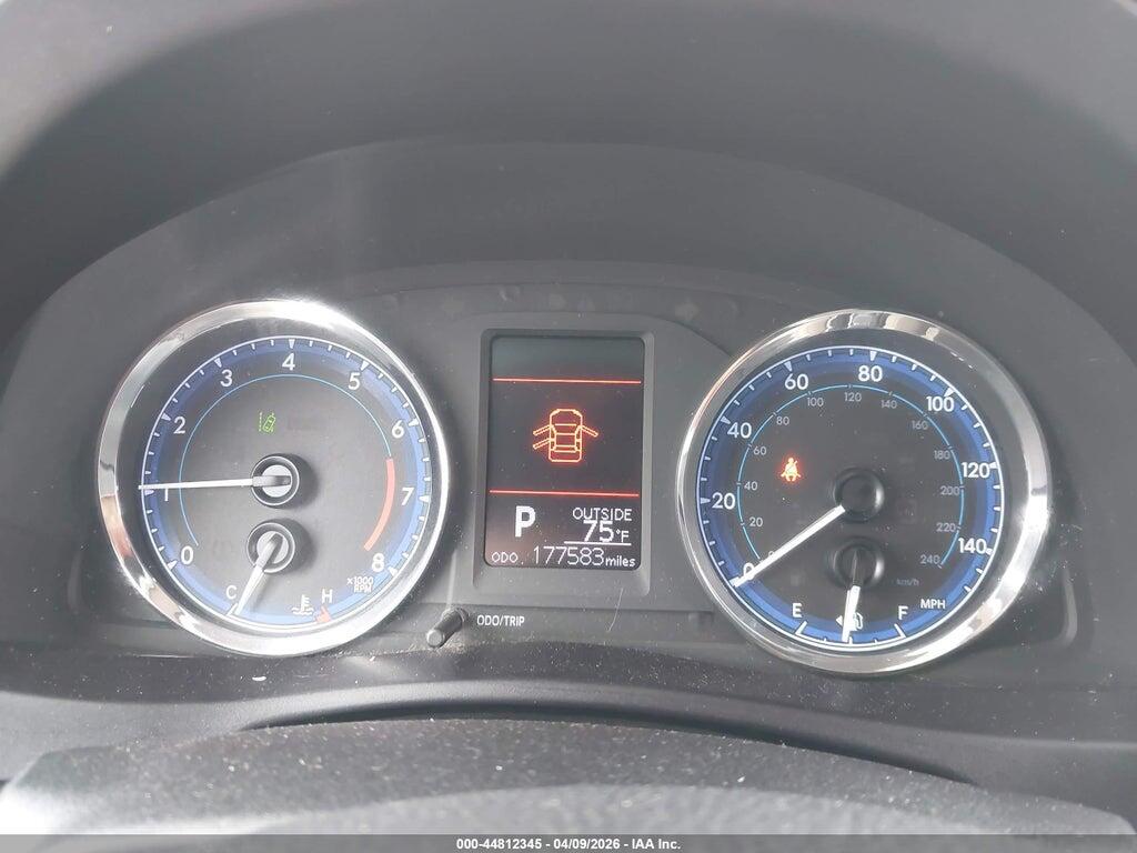 5YFBURHE4HP587810 2017 TOYOTA COROLLA photo no. 7