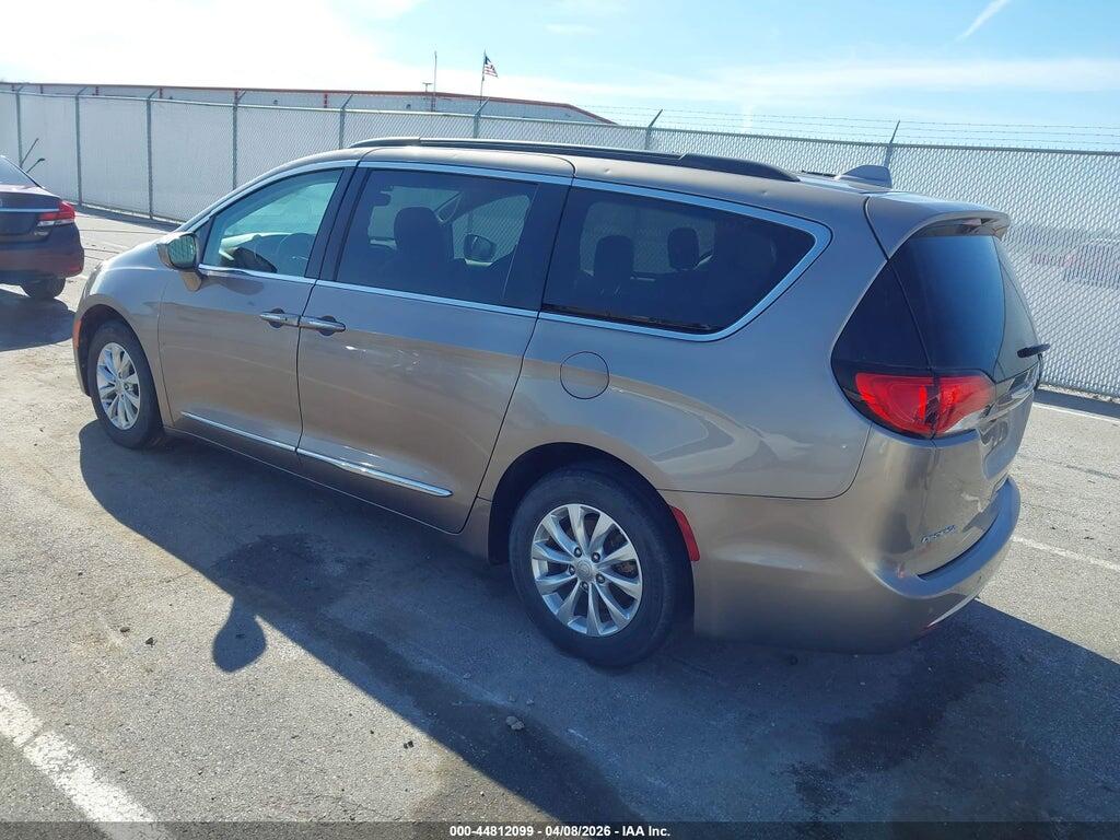 2C4RC1BG8HR535626 2017 CHRYSLER PACIFICA photo no. 3