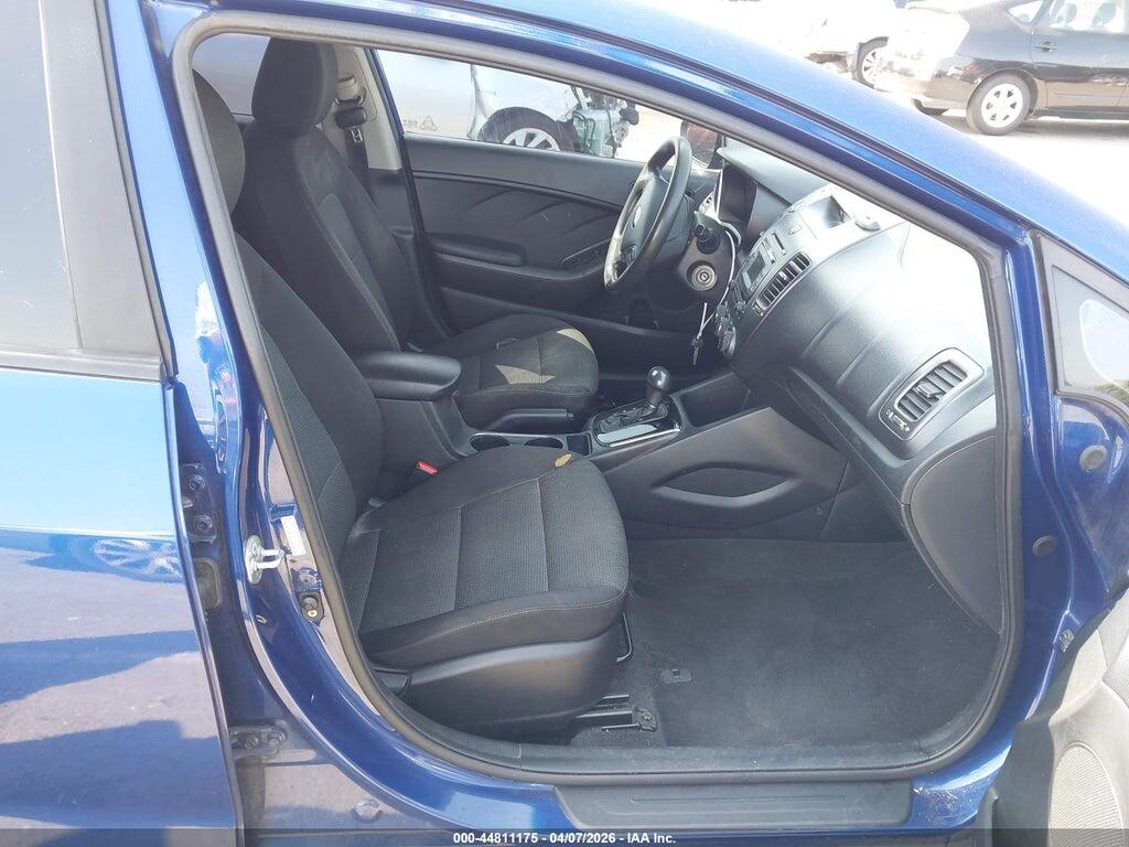3KPFK4A75HE068885 2017 KIA FORTE photo no. 5