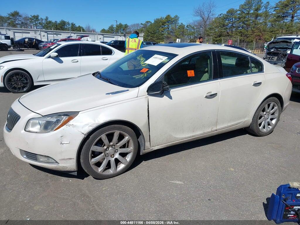 2G4GU5GV4D9201294 2013 BUICK REGAL photo no. 2