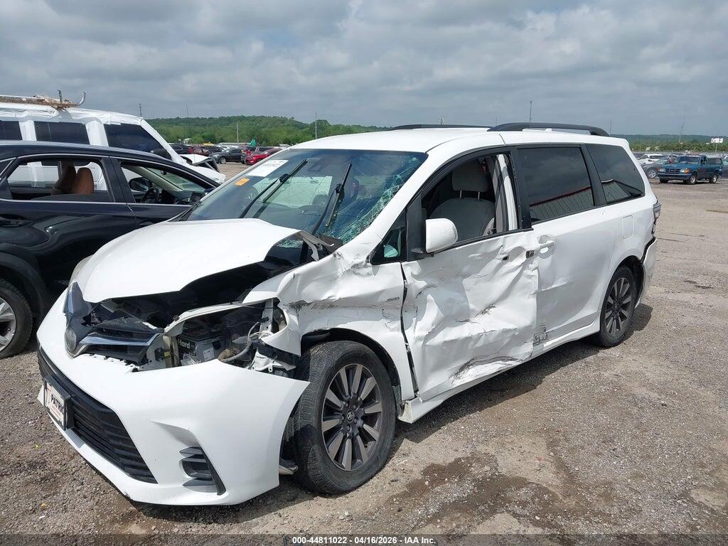 5TDJZ3DC8JS194274 2018 TOYOTA SIENNA photo no. 2