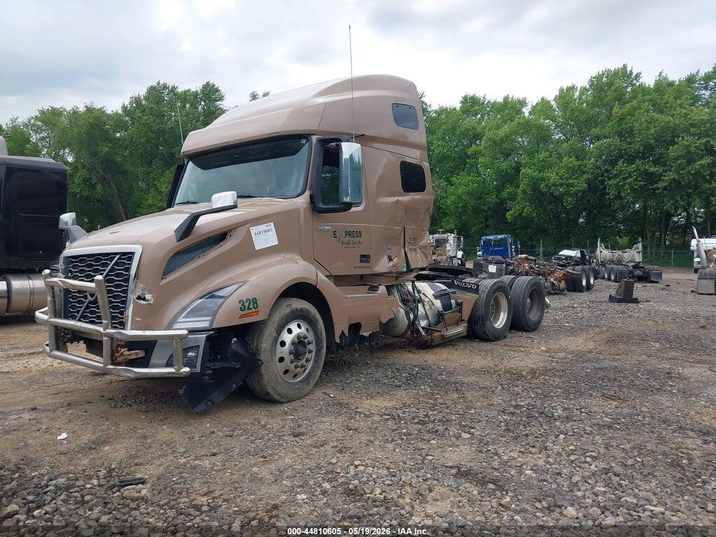 4V4NC9EH8PN616093 2023 VOLVO VNL photo no. 2