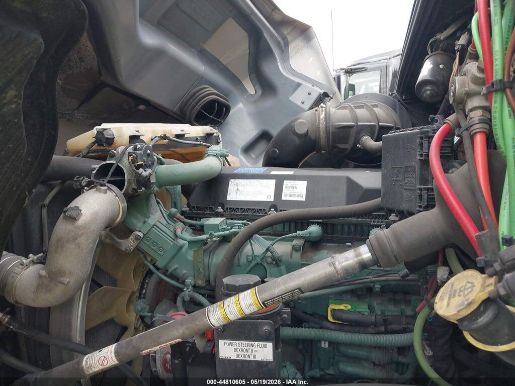 4V4NC9EH8PN616093 2023 VOLVO VNL photo no. 9