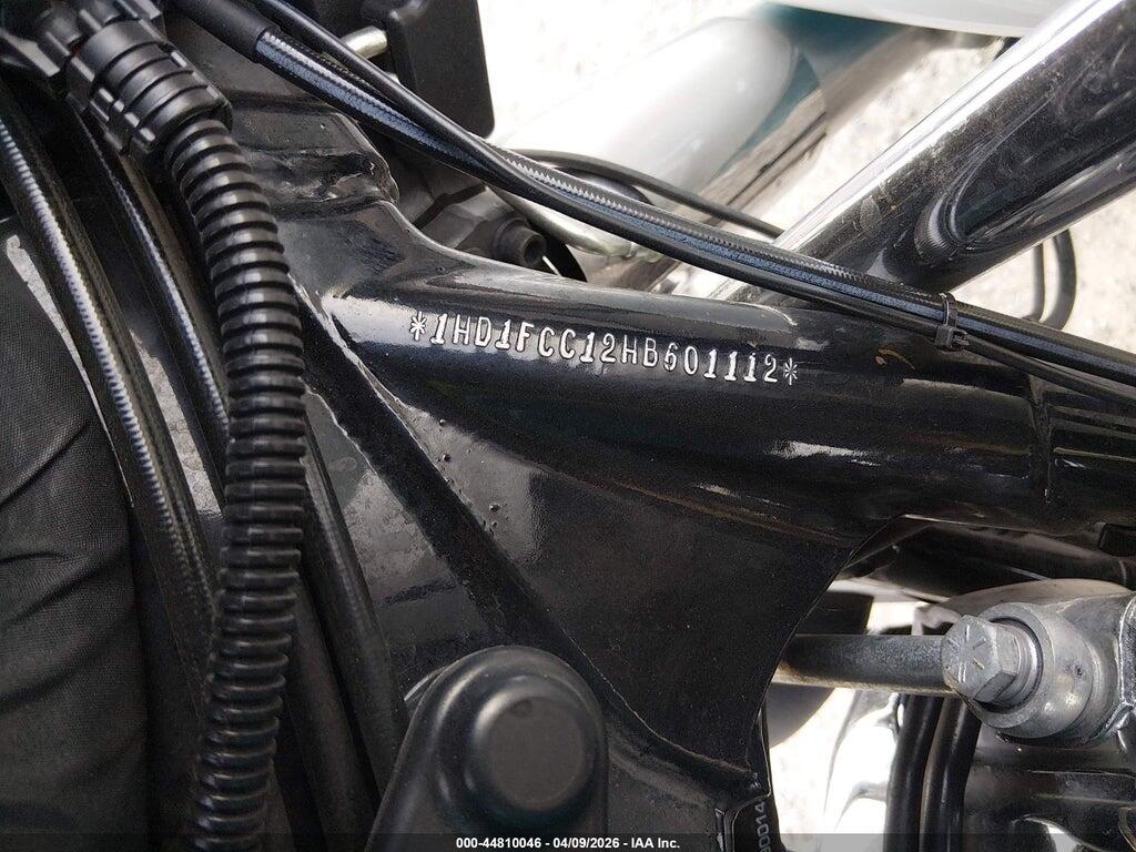 1HD1FCC12HB601112 2017 HARLEY-DAVIDSON FLHTCU photo no. 10