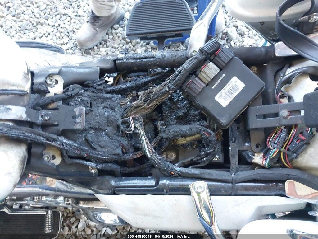 1HD1FCC12HB601112 2017 HARLEY-DAVIDSON FLHTCU photo no. 12