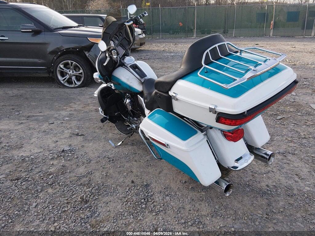 1HD1FCC12HB601112 2017 HARLEY-DAVIDSON FLHTCU photo no. 3