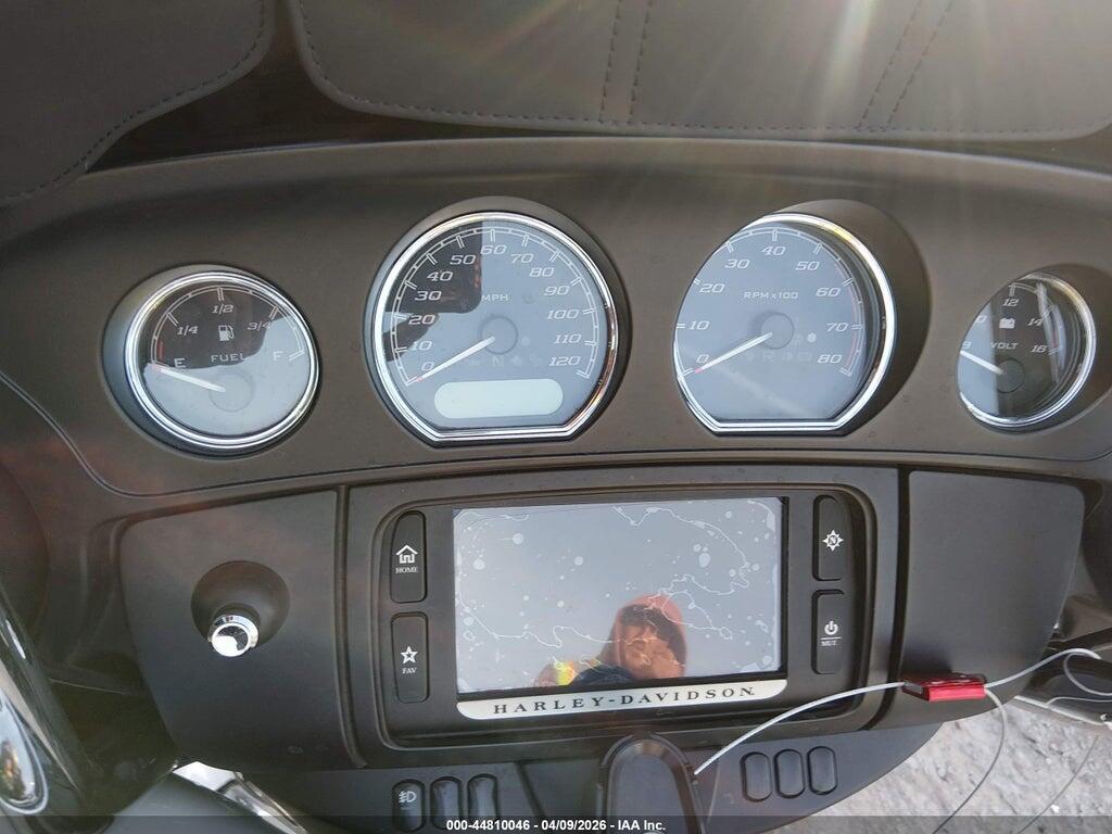 1HD1FCC12HB601112 2017 HARLEY-DAVIDSON FLHTCU photo no. 7