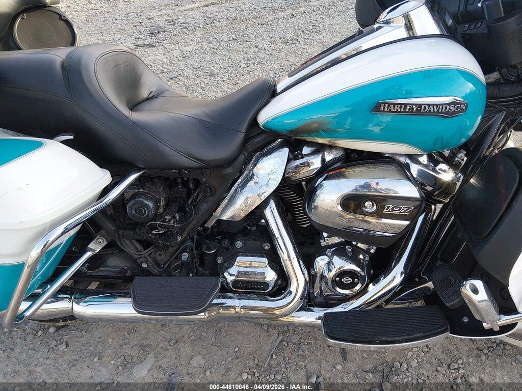 1HD1FCC12HB601112 2017 HARLEY-DAVIDSON FLHTCU photo no. 8