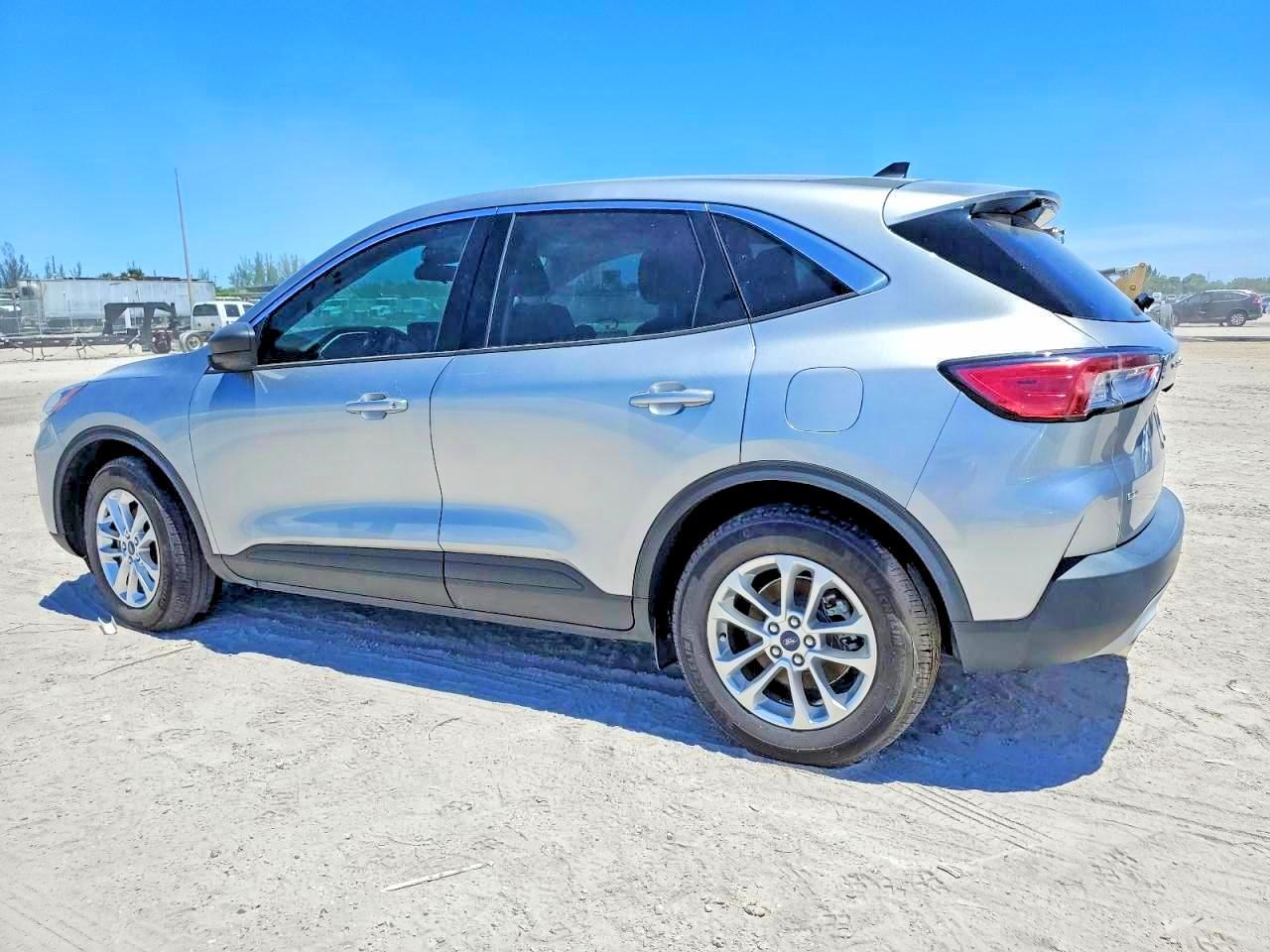 2022 FORD ESCAPE SE — Фото 2 из 13