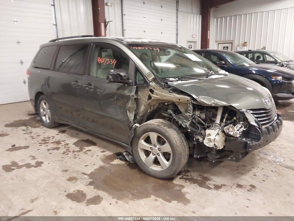 5TDKK3DC5ES502435 2014 TOYOTA SIENNA photo no. 1