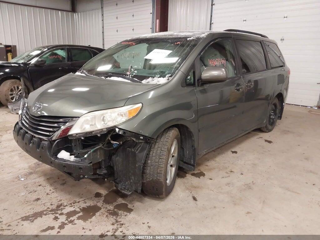 5TDKK3DC5ES502435 2014 TOYOTA SIENNA photo no. 2