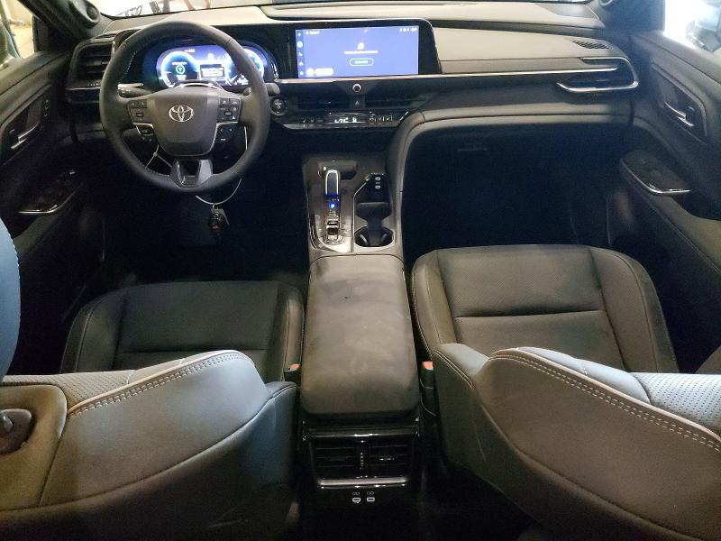 2026 TOYOTA CROWN LIMITED — Фото 8 из 13