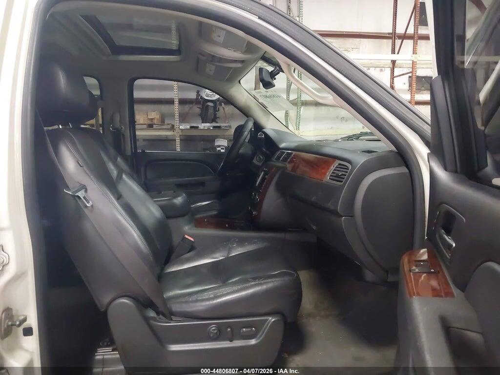 1GNUKKE31AR164047 2010 CHEVROLET SUBURBAN 1500 photo no. 5