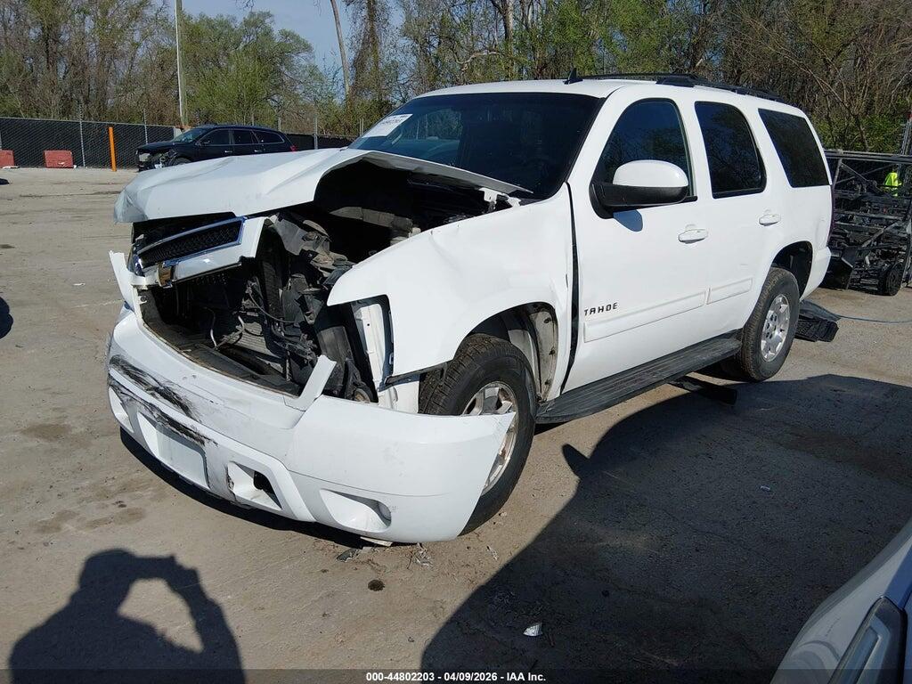1GNSKAE05DR231566 2013 CHEVROLET TAHOE photo no. 2