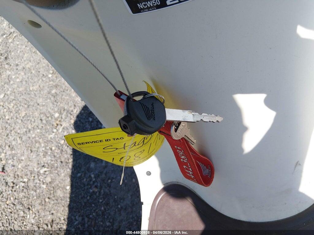 JH2AF7717RK700293 2024 HONDA NCW50 photo no. 11