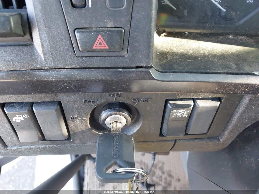 4V4NC9EH7KN215076 2019 VOLVO VNL photo no. 10