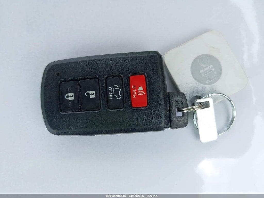 JTMDJREV2HD068019 2017 TOYOTA RAV4 HYBRID photo no. 11