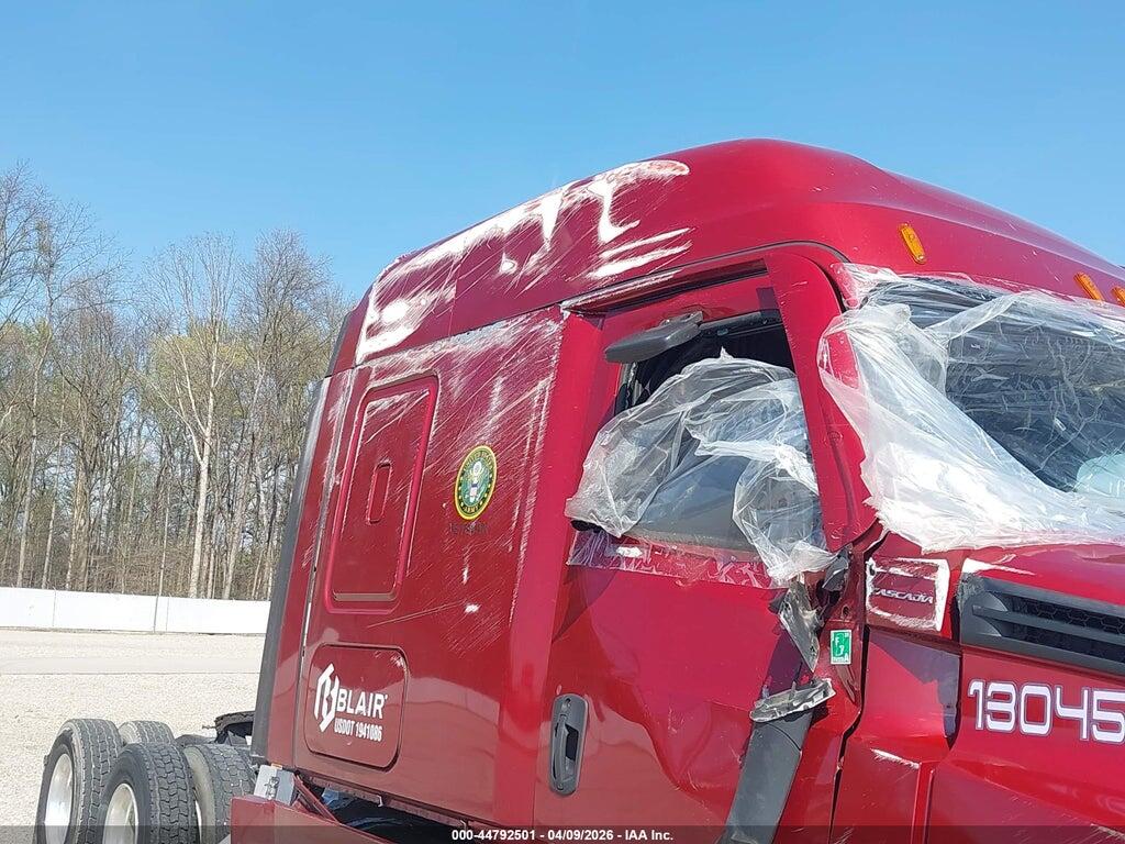 1FUJHHDV1PLUF8239 2023 FREIGHTLINER NEW CASCADIA 126 photo no. 12