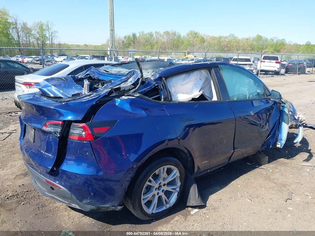 7SAYGDEE6NF395310 2022 TESLA MODEL Y photo no. 4