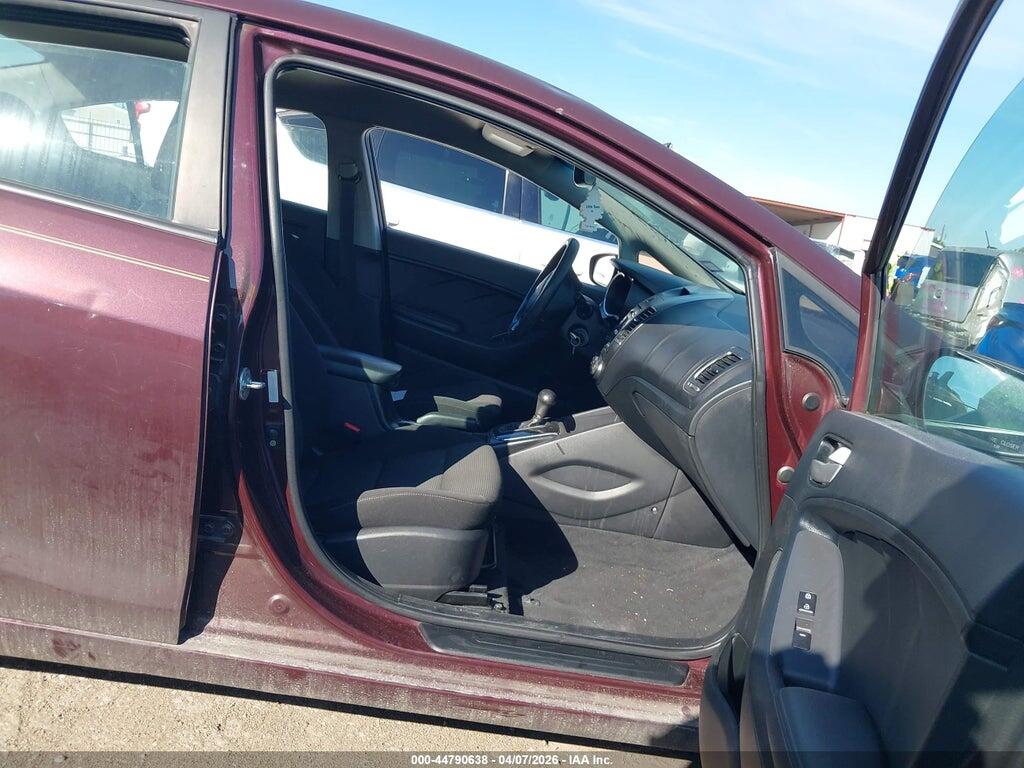 3KPFK4A76HE084724 2017 KIA FORTE photo no. 5