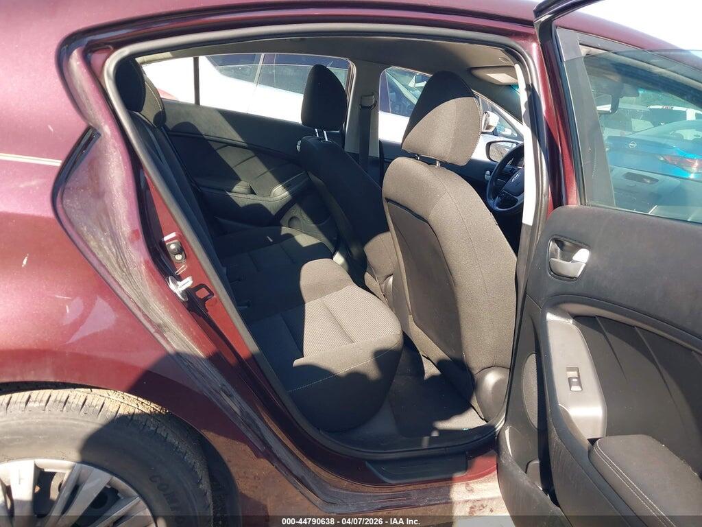 3KPFK4A76HE084724 2017 KIA FORTE photo no. 8