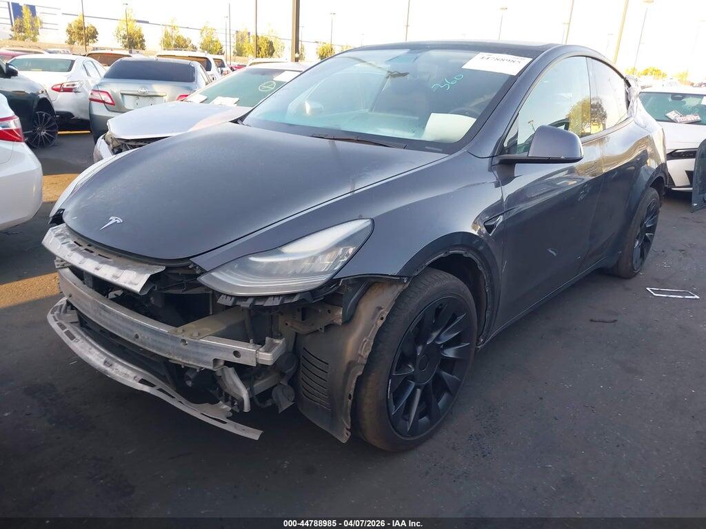 5YJYGAEE8MF180134 2021 TESLA MODEL Y photo no. 2