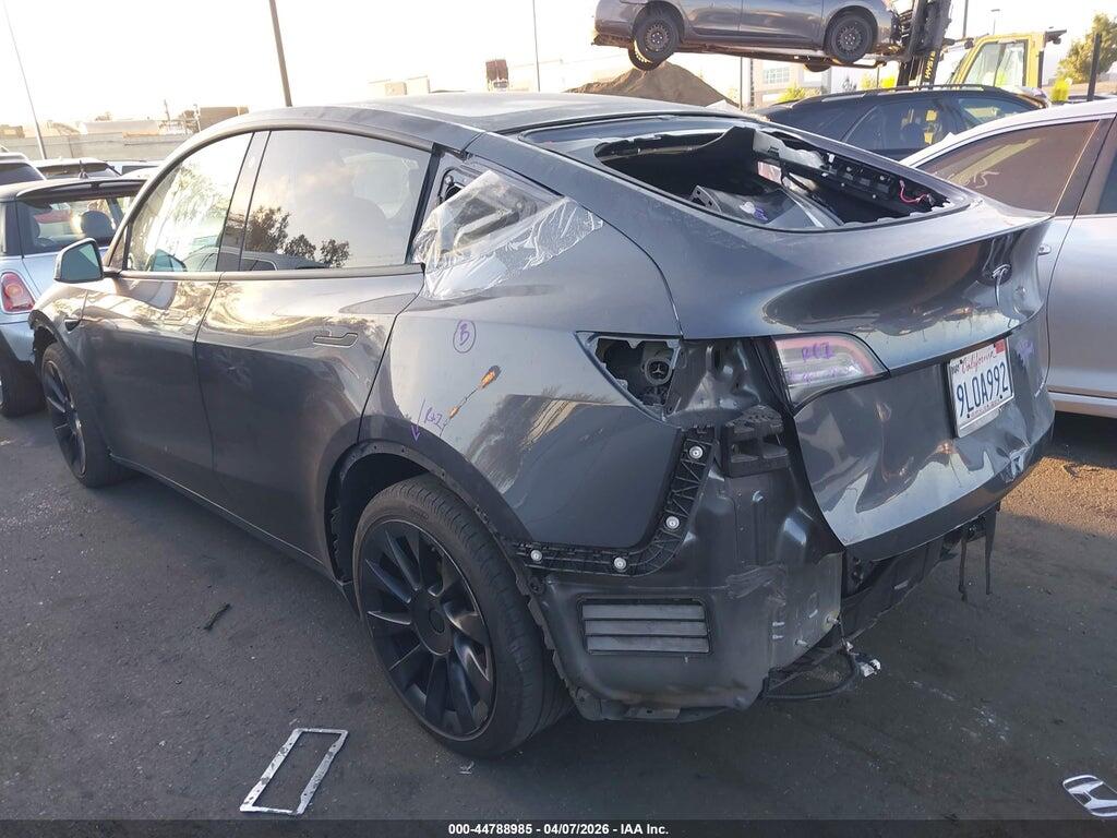 5YJYGAEE8MF180134 2021 TESLA MODEL Y photo no. 3