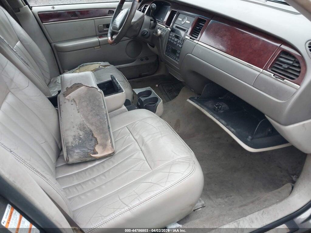 1LNHM82W83Y609166 2003 LINCOLN TOWN CAR photo no. 5