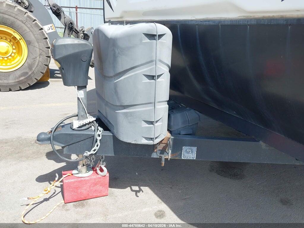 5RXTG3028G2204391 2016 CRUISER RV STRYKER photo no. 10
