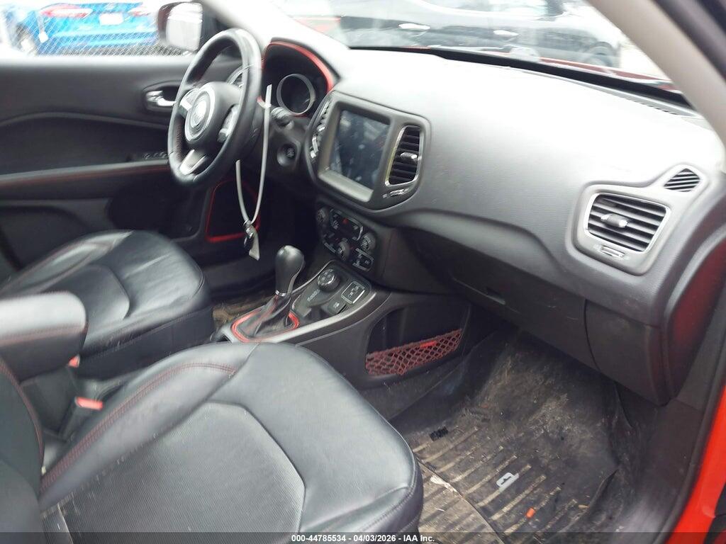 3C4NJDDB5JT116305 2018 JEEP COMPASS photo no. 5