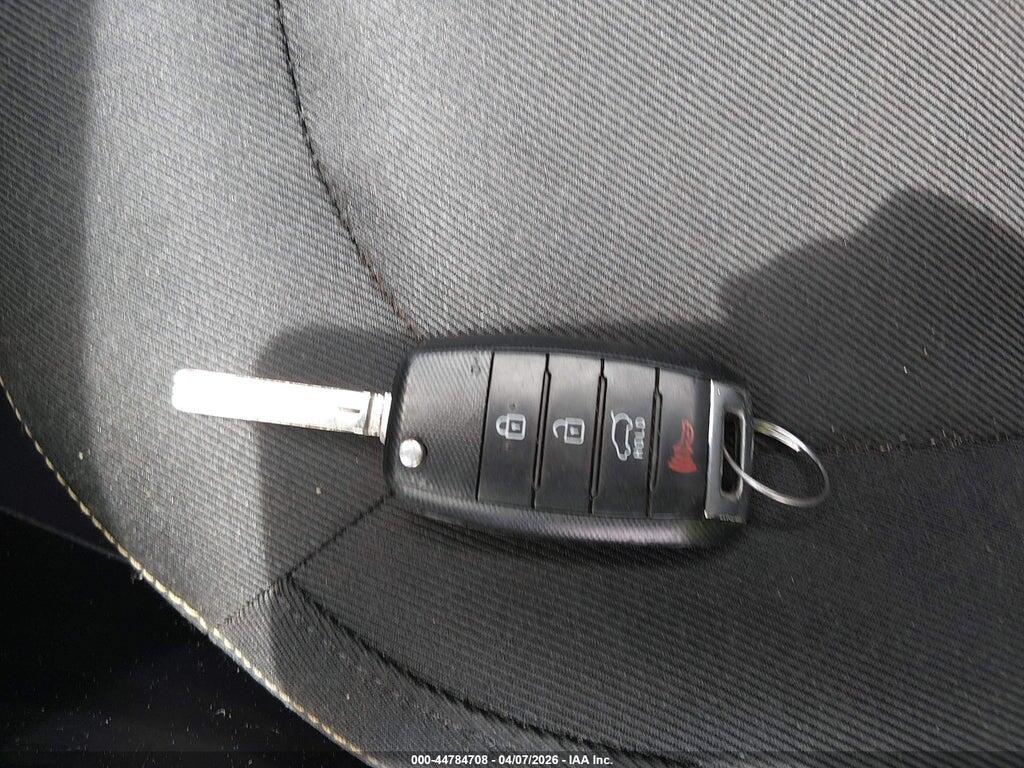 KNDJP3A54G7833684 2016 KIA SOUL photo no. 11