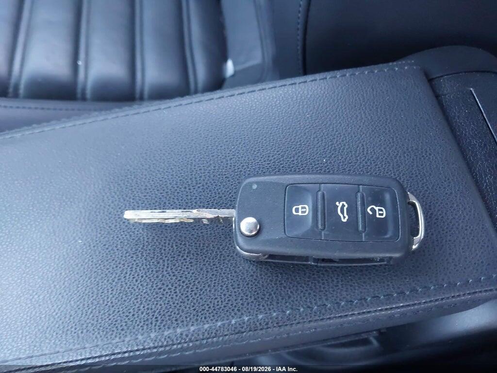 3VWVA7AT4CM626010 2012 VOLKSWAGEN BEETLE photo no. 11