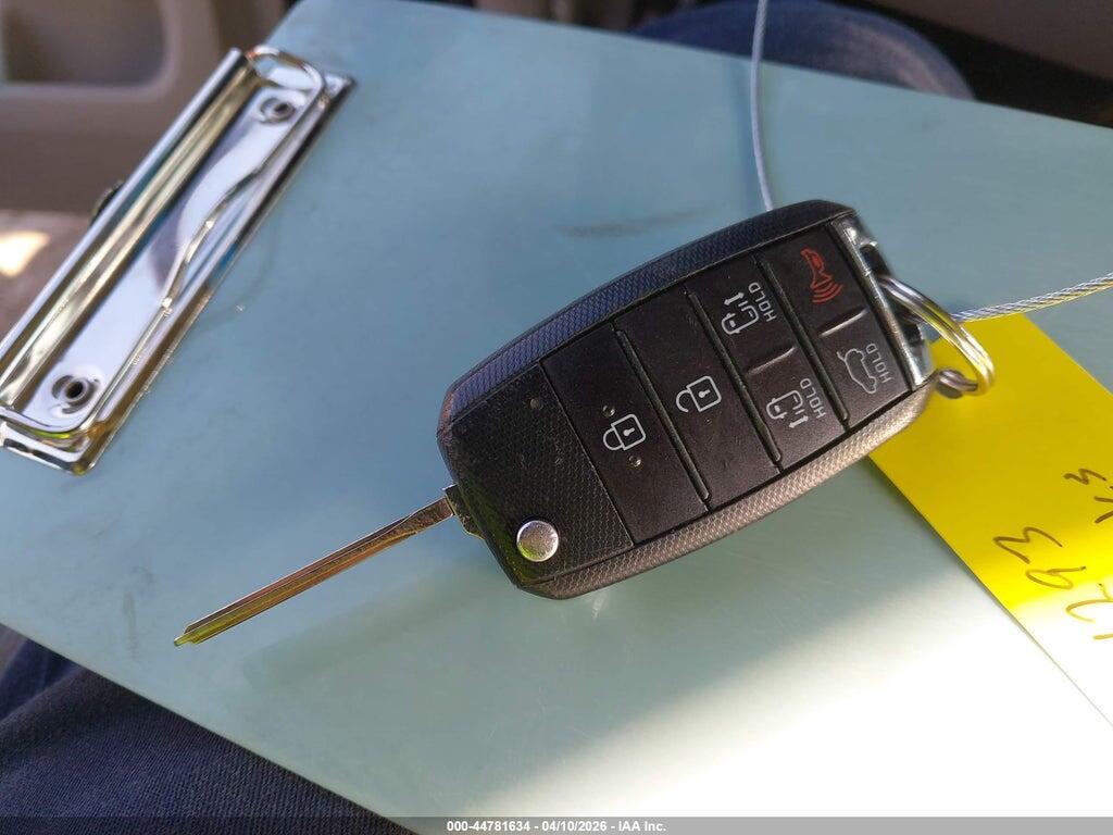 KNDMB5C13H6236373 2017 KIA SEDONA photo no. 11