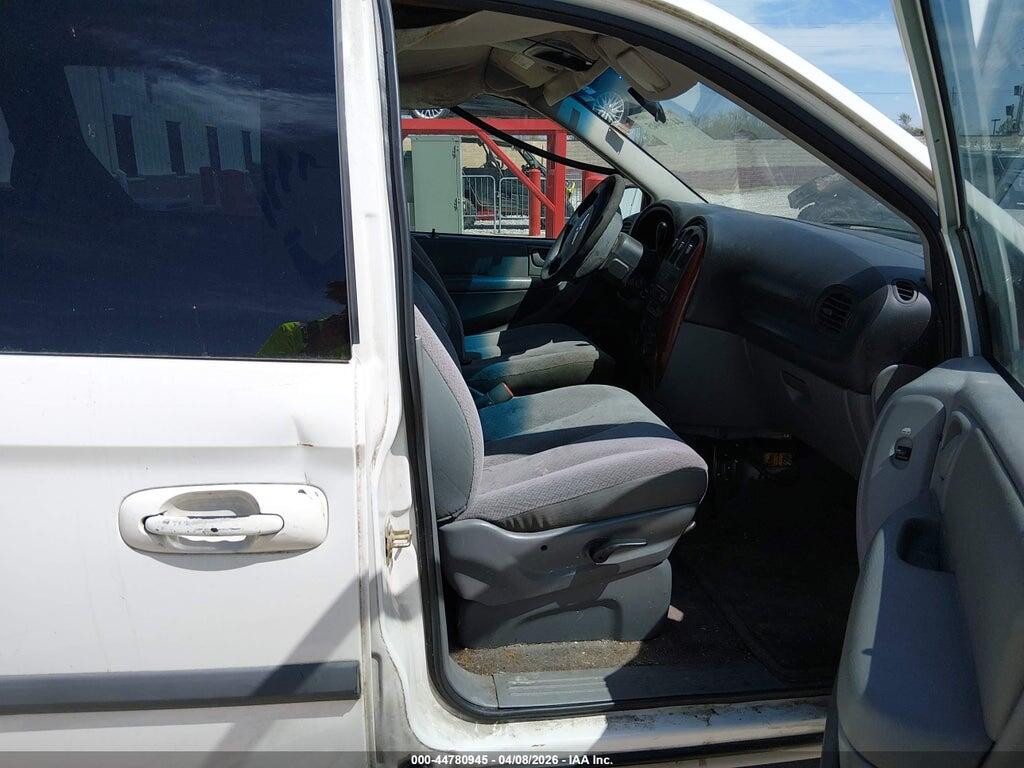 1A4GP45R26B760933 2006 CHRYSLER TOWN & COUNTRY photo no. 5