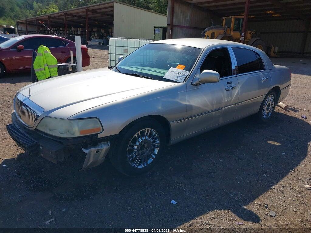 2LNBL8CV6AX750748 2010 LINCOLN TOWN CAR photo no. 2