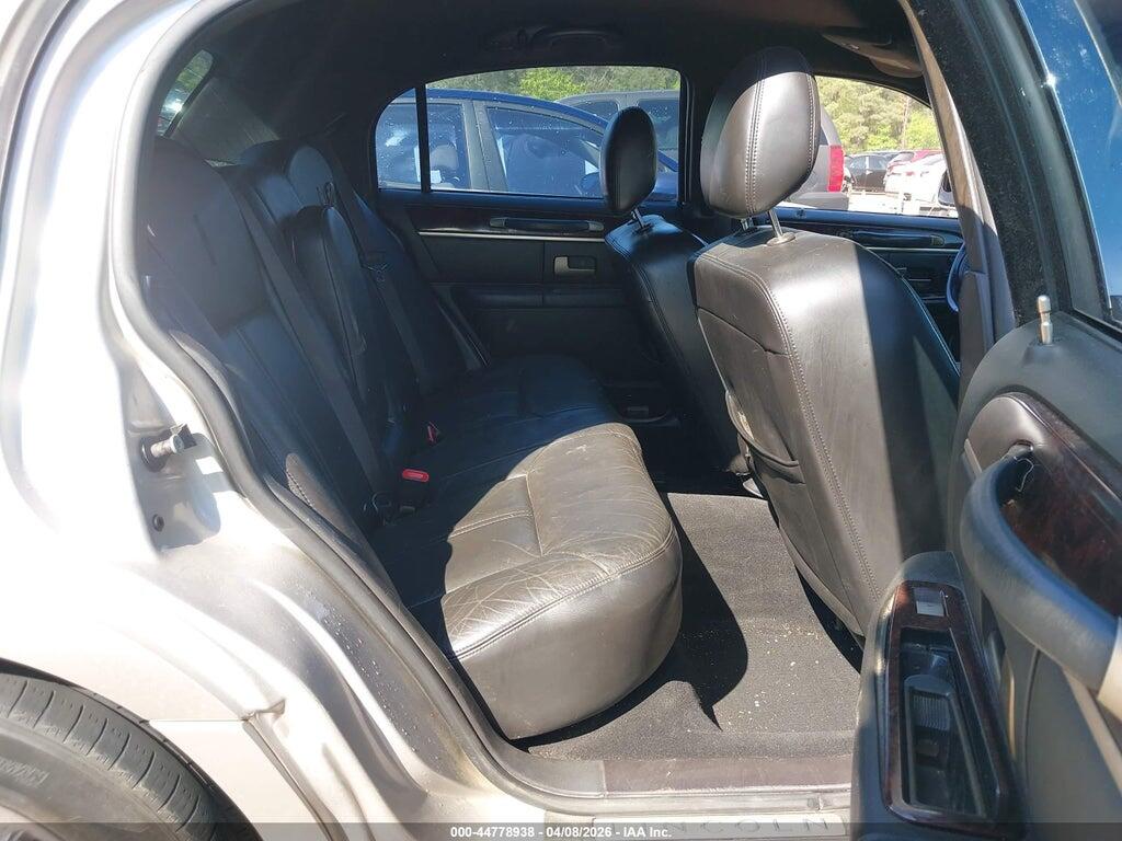 2LNBL8CV6AX750748 2010 LINCOLN TOWN CAR photo no. 8