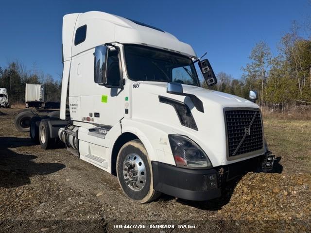 4V4NC9EH1DN146713 2013 VOLVO VN photo no. 1